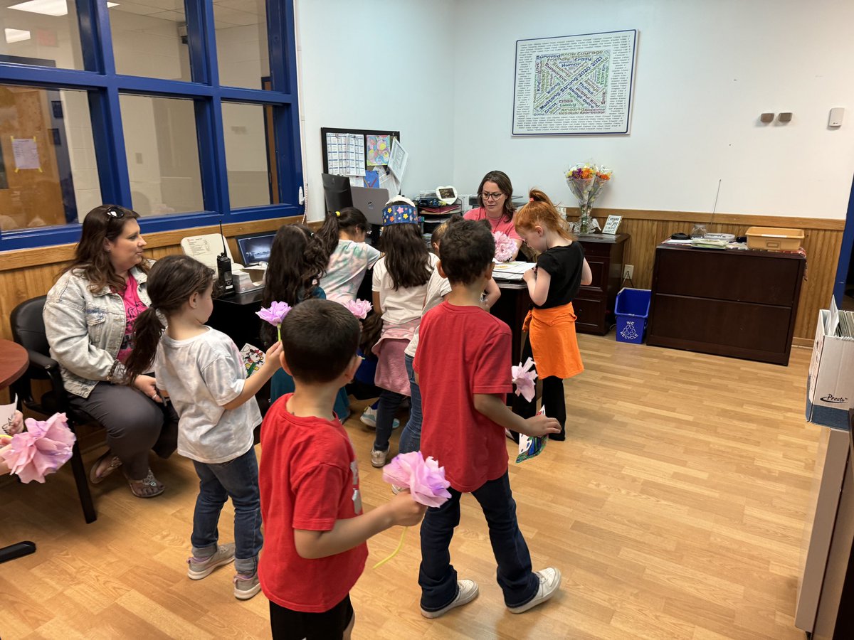 Happy Administrative Professionals Day! We are so thankful for Mrs. Hensley and Mrs. Butler @morrow1031! Our school wouldn’t be the same without them! Some special Kindergarteners made flowers for them today!