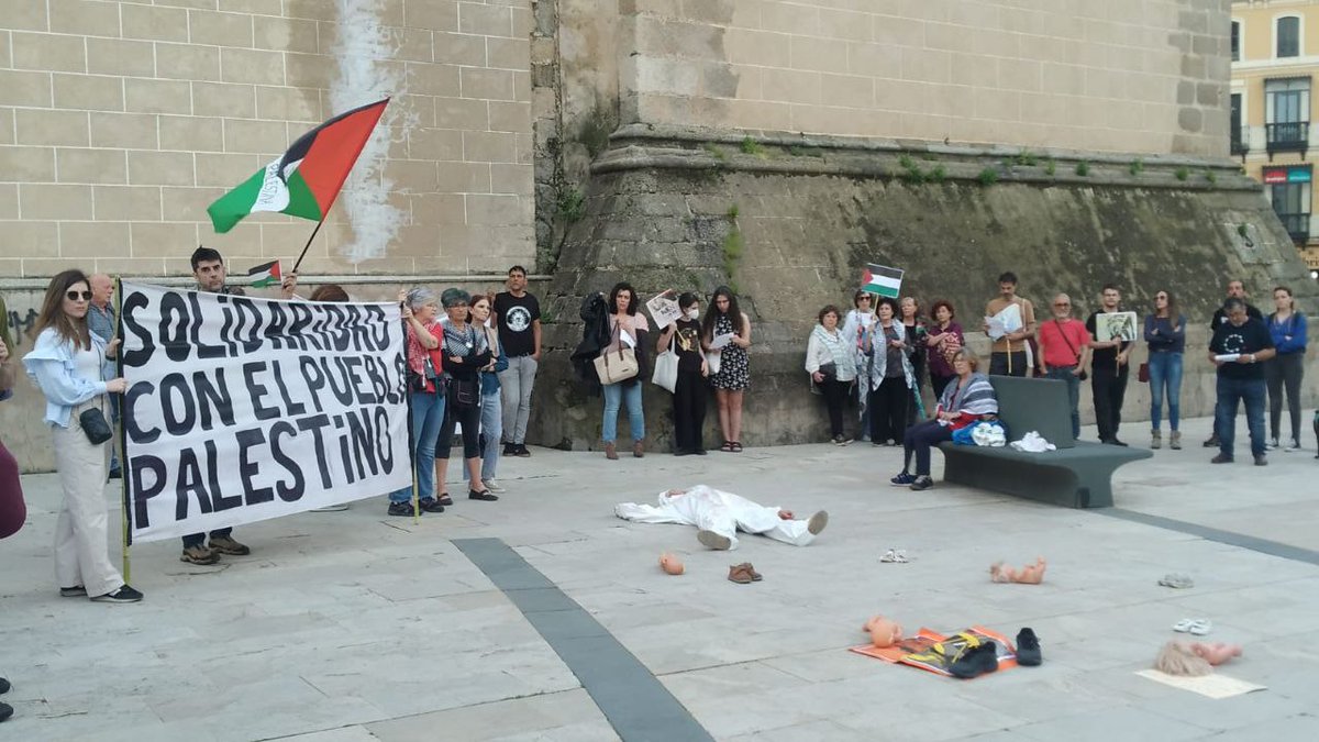 📢🇵🇸✊El viernes estuvimos presentes en la concentración a favor de Palestina en Badajoz, que se convoca cada viernes desde que comenzó el ataque genocida del estado israelí contra el pueblo palestino 📷👇 #delrioalmar