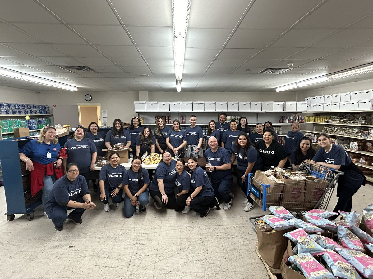 As always, @jpmorgan @Chase volunteers were amazing. Thank you for preparing emergency grocery bags and sack lunches for our social services clients today. #NationalVolunteerWeek