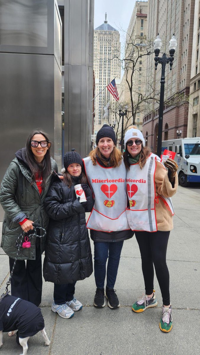 heartofmercy's tweet photo. Our volunteers are working hard today to collect Candy Day donations in the Loop! Thank you!! 

You can also donate online! 
https://t.co/EqD1weJ8mI https://t.co/VOBIUursXi