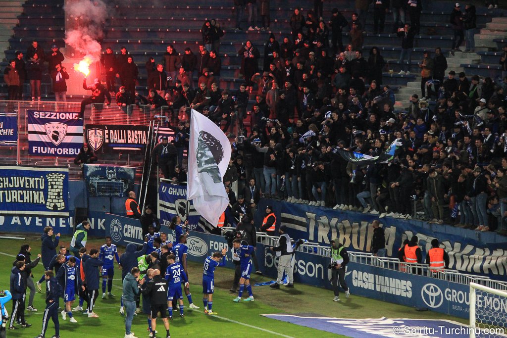 SpirituTurchinu's tweet photo. De belles mages de communion hier soir ! 🔥⚪️🔵
Les photos du match Bastia-Concarneau : https://t.co/hyrhzDAFOb #SCBUSC #SCBastia https://t.co/sYwSROCcmK