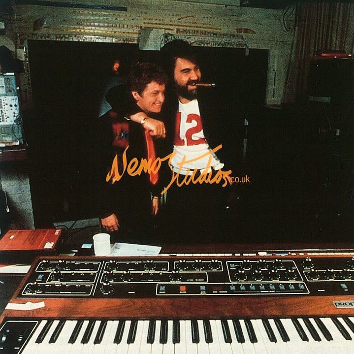 Prophet_5_10's tweet image. Vangelis and his Prophet 😍
© @dame.sys.ex
#prophet5 #davesmithinstruments #sequentialcircuits #synthesizer #analogsynth #synth #vintagesynth #sequential #prophet #prophet10 #davesmith #synthesizers #analog