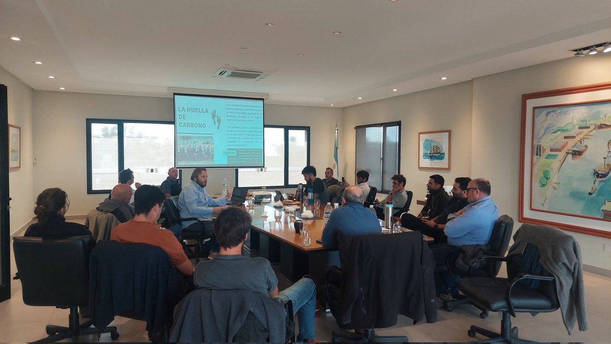 aapresidneco's tweet photo. Reunión abril. Analizamos estrategias agrícolas y ganaderas para la 24/25.
Gracias @CABC_1905 por el espacio! https://t.co/qyLrnJsUAU