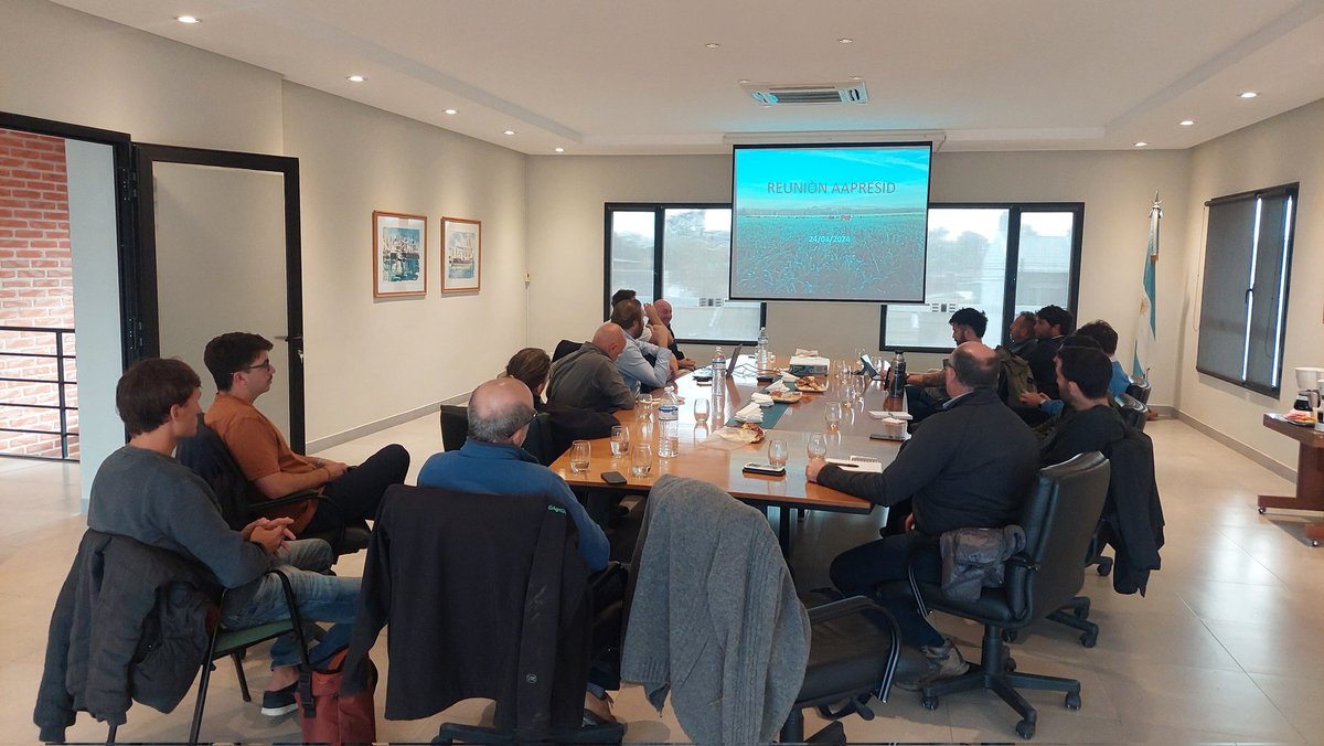 aapresidneco's tweet photo. Reunión abril. Analizamos estrategias agrícolas y ganaderas para la 24/25.
Gracias @CABC_1905 por el espacio! https://t.co/qyLrnJsUAU