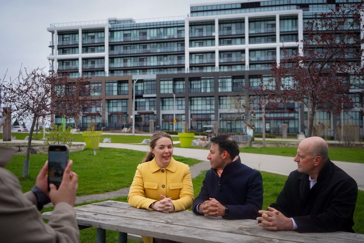 Nous allons construire plus de logements, plus rapidement, en rendant les terrains publics sous-utilisés et vacants disponibles. Tout le monde mérite d'avoir un chez-soi, et le #Budget2024 permettra de débloquer plus de trois millions de logements d'ici 2031.