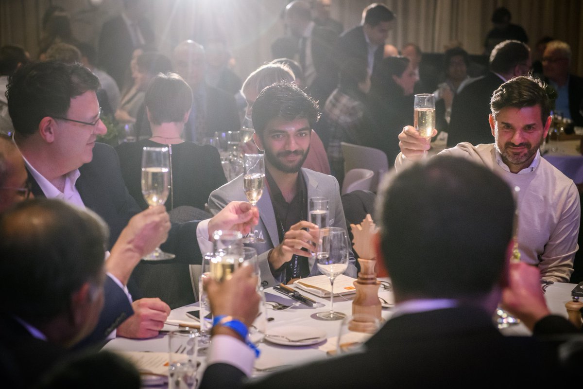 DrDhruvchauhan's tweet photo. Either You set the trend or you become part of the trend ! 

This picture teaches us a lot about how external influence cannot affect you when your inbuilt is stronger

Can you spot who is the guy in the middle and what’s unusual in this picture ? https://t.co/YzALjmGSLS