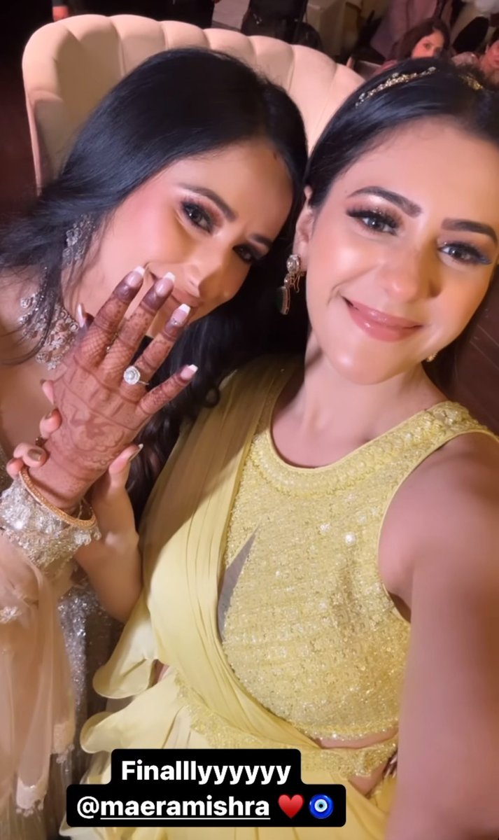 One with the bride🔥✨

OMG HIBA LOOKS STUNNING IN THE YELLOW LEHENGA!! Need the full outfit ASAP🫶💗

#HibaNawab #MaeraMishra