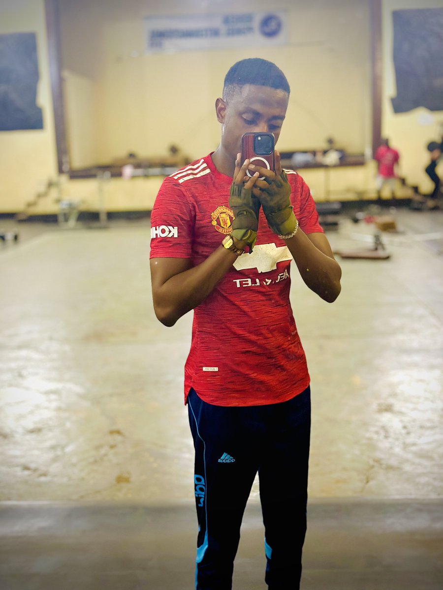 Romernous's tweet photo. Still a long way to go but

Same shirt🙂‍↕️

Before(2020)                   After(2023) https://t.co/bAcTgrxcU7