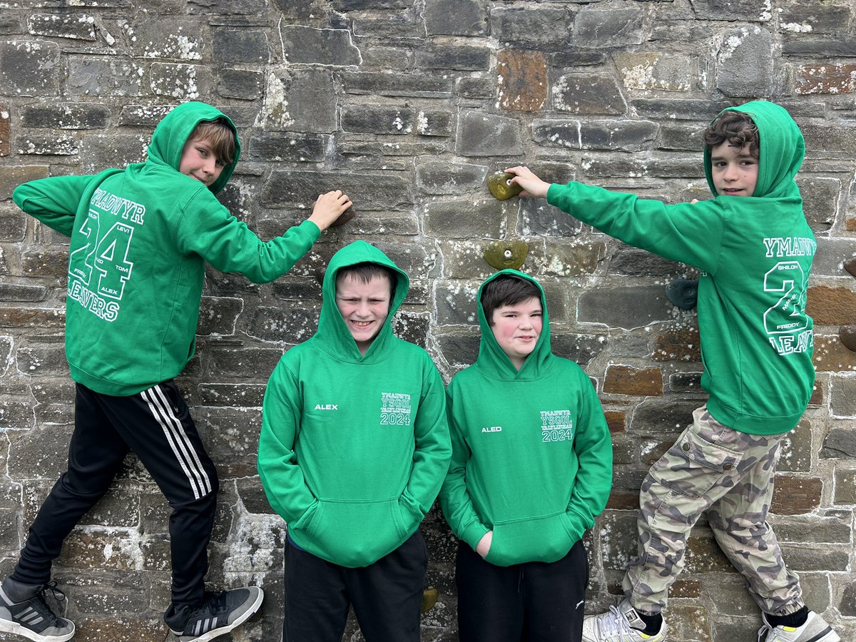 Ysgol Talyllychau

Diolch yn fawr iawn i’r Pwyllgor Rhieni am rhodd caredig o Hwdîs i blant blwyddyn 6. 

Thank you to our school PTA for the Leavers hoodies for our year 6 pupils