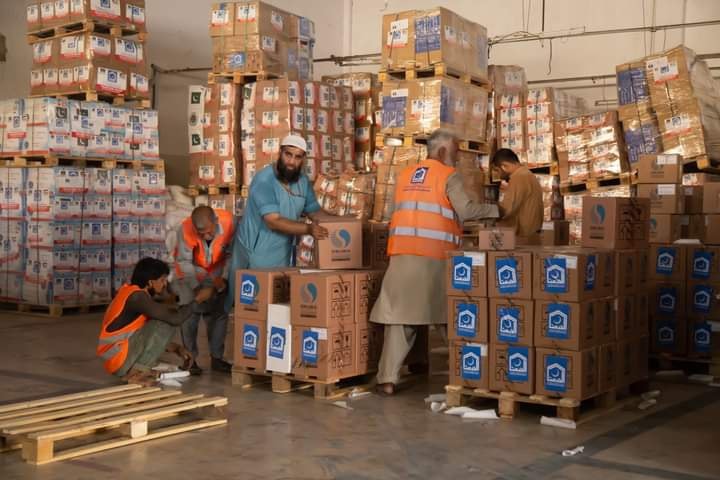 Food packs are being prepared for Gazan families at the Alkhidmat Foundation Warehouse in Karachi.
Every food pack is a symbol of your solidarity and care for oppressed Gazan families.
#Gaza #Palestine #Alkhidmat #Support #Emergency #AlkhidmatInPalestinealkhidmat #EidUlFitr