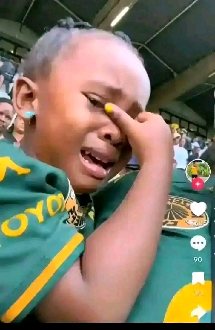 ' Supporting Kaizer Chiefs '🥴

At  15:00     vs        At  17:00