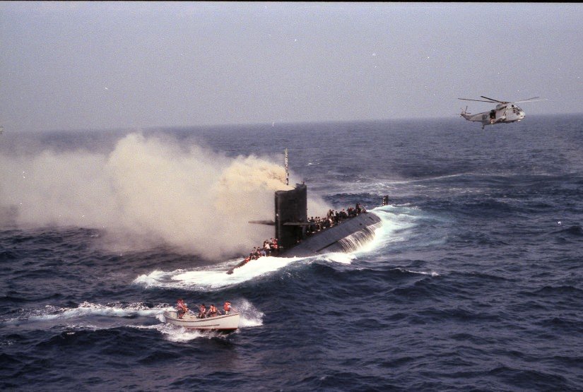 #OTD in 1988, USS Bonefish (SS-582) was forced to the surface where the crew abandoned the sub because of an intense fire in the battery compartment. 89 men were rescued by USS Carr and USS John F. Kennedy, but 3 sailors died. Bonefish had to be scrapped due to the damage.