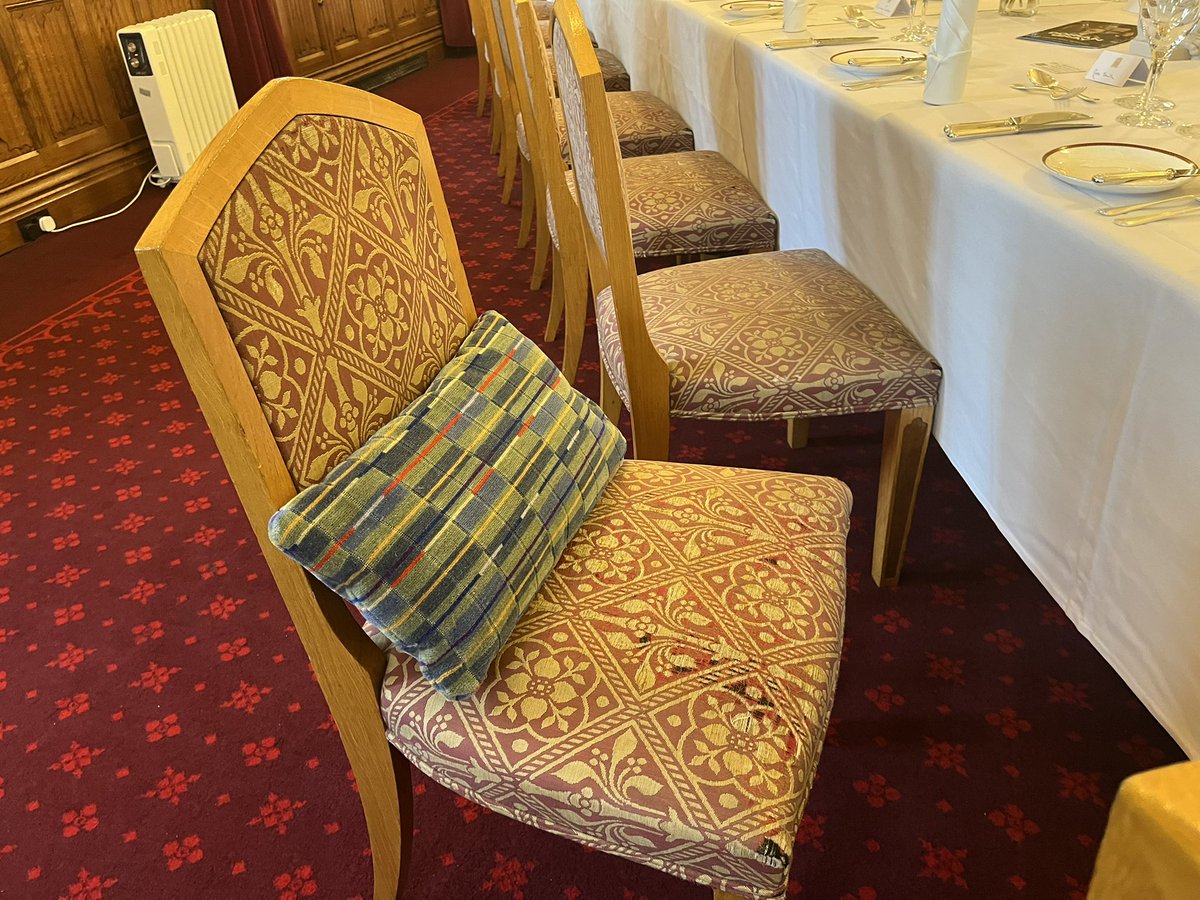 We are hosting a dinner this evening for a number of @alva_uk member CEOs in the wonderful setting of @UKHouseofLords & have dressed the table with objects reflecting our guests - Irish linen, @ChatsworthHouse lions, @AshmoleanMuseum Alfred Jewel cuff links & @ltmuseum moquette