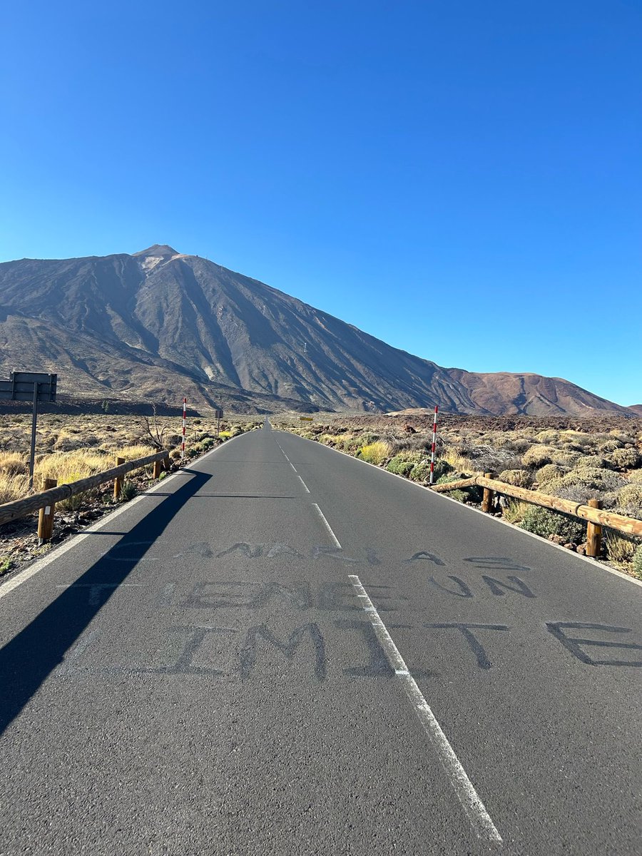 Agradezco al personal del @CabildoTenerife el trabajo en el Parque Nacional de El Teide tras las pintadas en la carretera. 

✅Dialogar y debatir, sí. 

❌Vandalismo para intentar imponer, no. 

Sigamos siendo un ejemplo de libertad, convivencia y civismo.