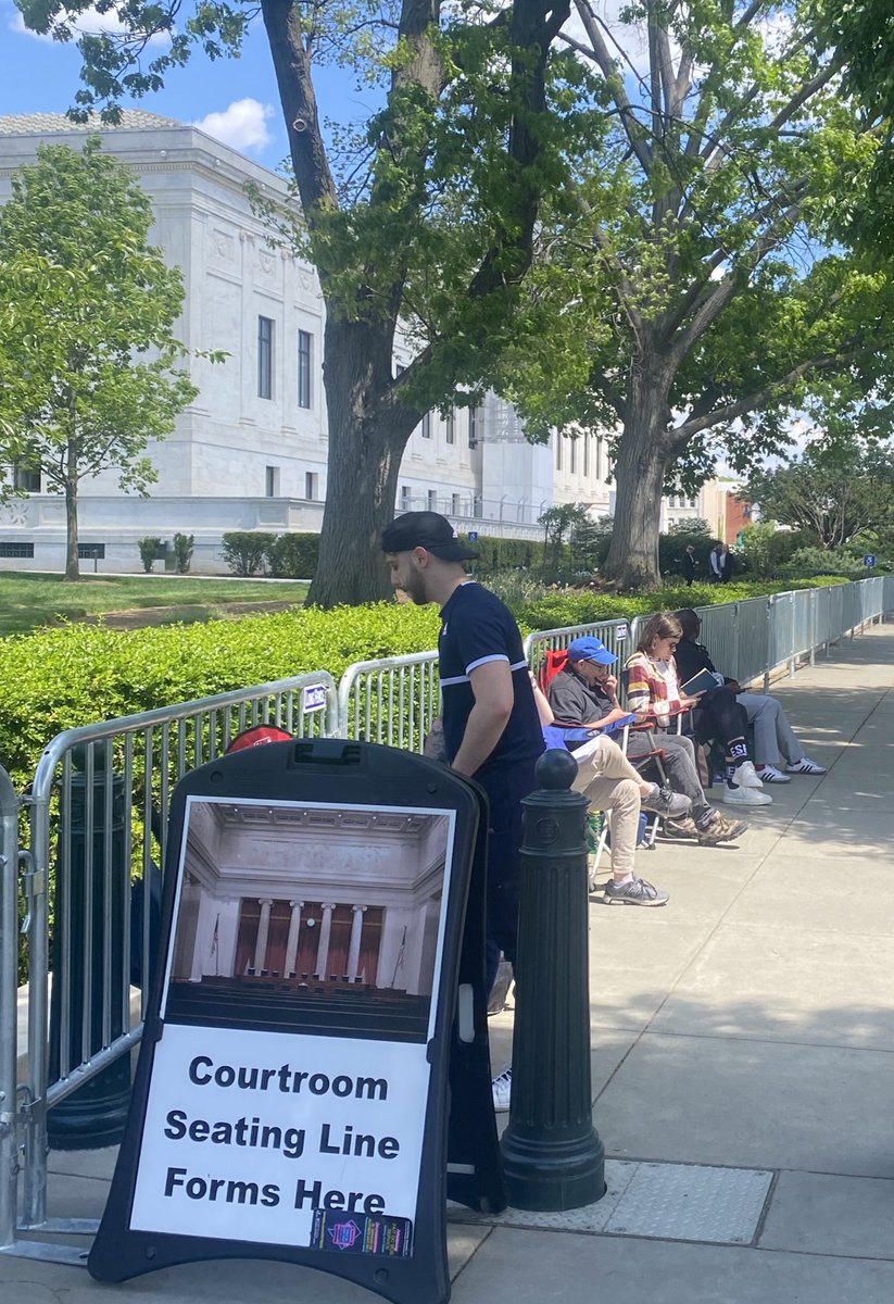 Here at 1:45pm, a line is already forming outside of SCOTUS for tomorrow's Trump immunity case.