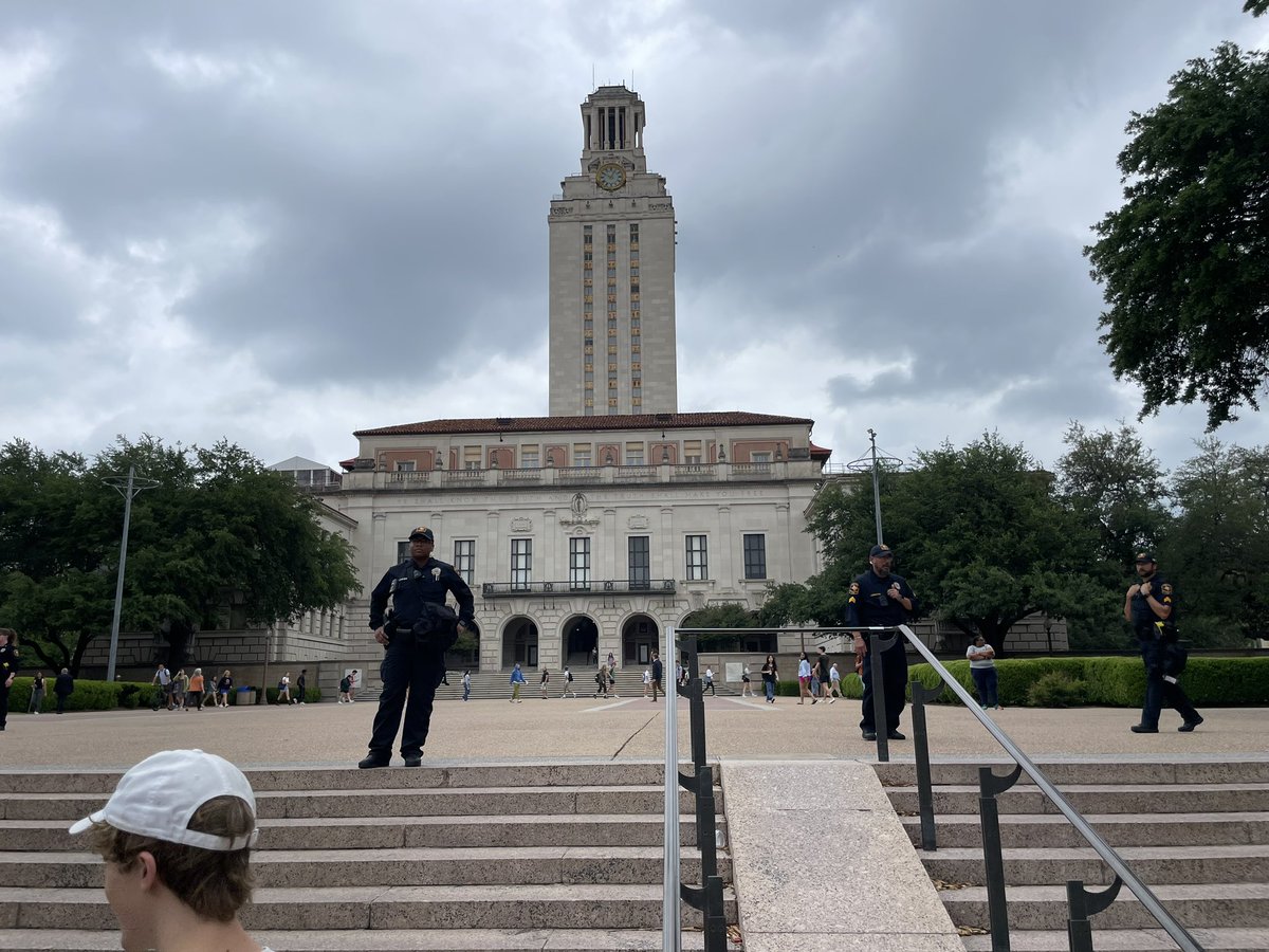 BREAKING - Austin, TX: Austin PD was successful in blocking anti-Israel protestors from occupying the main tower and the lawn #txlege