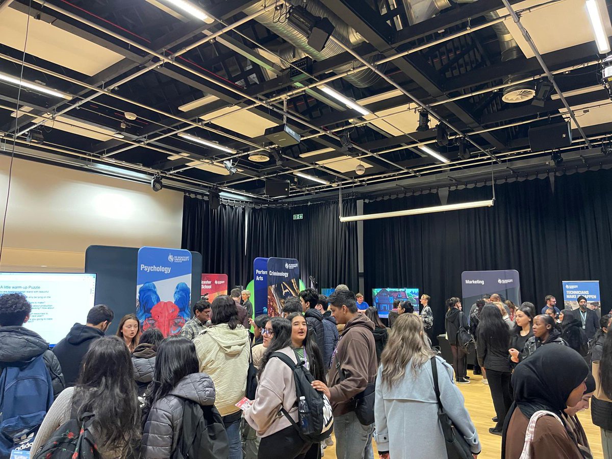 Great day @dmuleicester where our sixth formers enjoyed obtaining new careers info and knowledge about their potential career pathways in the future. Thank you for a great event 👍🏻🙌🏻
#CareersEvent #SixthFormSuccess #UniversityResearch