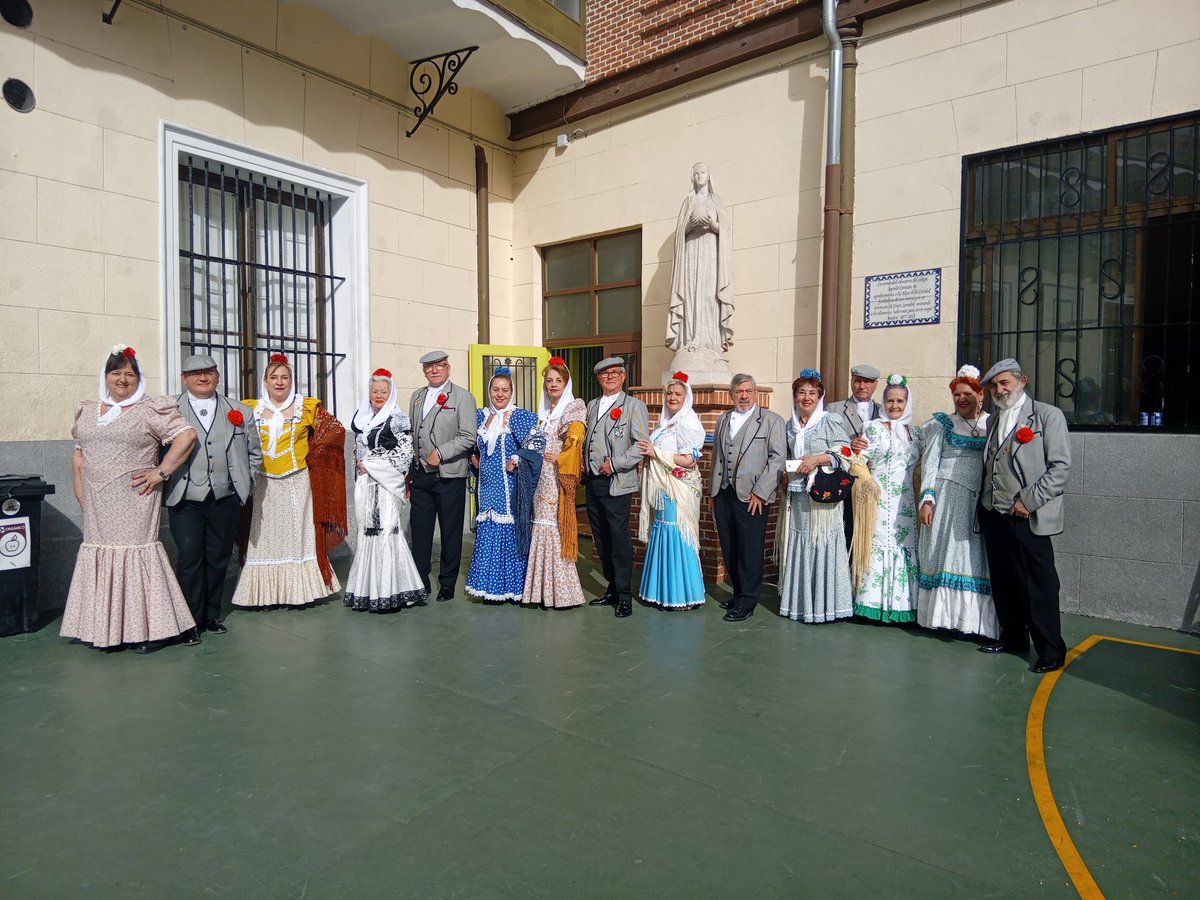 ampaSCM's tweet photo. Homenaje a nuestros abuelos con la colaboración de @loscastizos https://t.co/4HTx7q26Gd