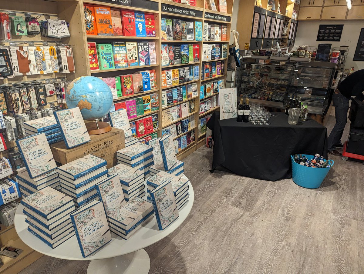 COWARD AND FRAUD @JonnElledge HAS NOT TURNED UP TO HIS OWN BOOK LAUNCH! Probably ashamed of not being able to think of a whole 50 borders. DO NOT BUY HIS BOOK.