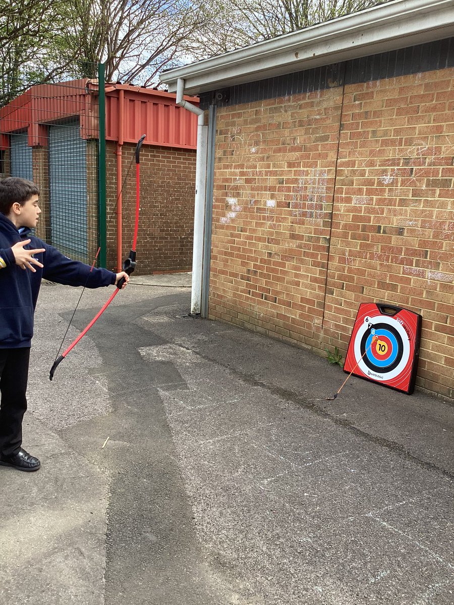 We timed more activities today! How many arrows could we throw in one minute? 🏹🏹🏹 @WoodlandsHS