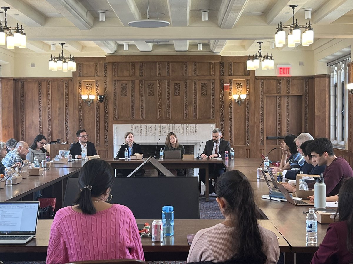 The Robert H. Litowitz lecture series today: The Future(s) of Democacry with @NicoleCurato @landemore and Kevin Elliot (@Yale @ISPSYale). The futures of democracy are plural and global. epe.yale.edu/event/robert-h…