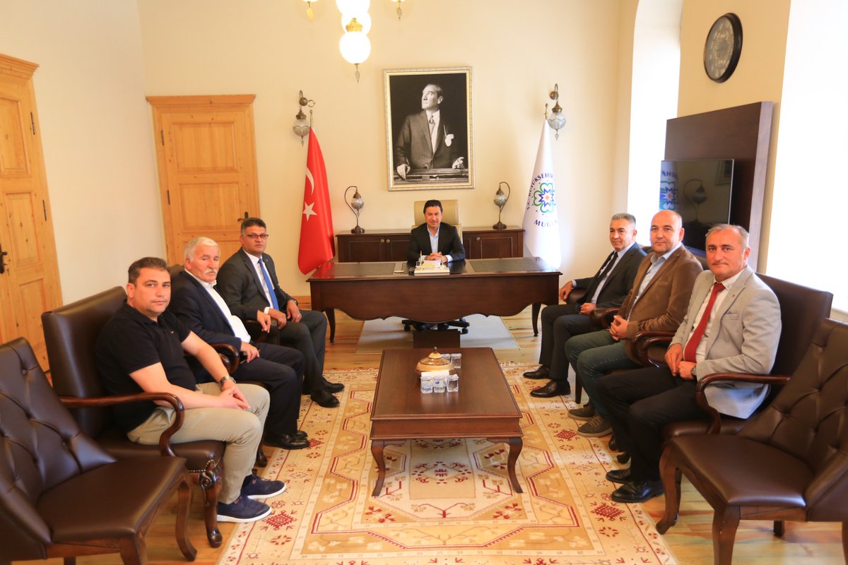 DiskMugla's tweet photo. Genel-İş Genel Sekreteri Çetin ÇALIŞKAN, Disk Genel-İş Sendikası Muğla şube başkanları ve yönetimi olarak Muğla Büyükṣehir Belediye Başkanımız Sayın Ahmet  ARAS'ı  ziyaret ettik.

Omuz omuza mücadelemize devam ediyoruz.

Yaşasın Disk
Yaşasın Genel-İş https://t.co/wvw4GW7M1N