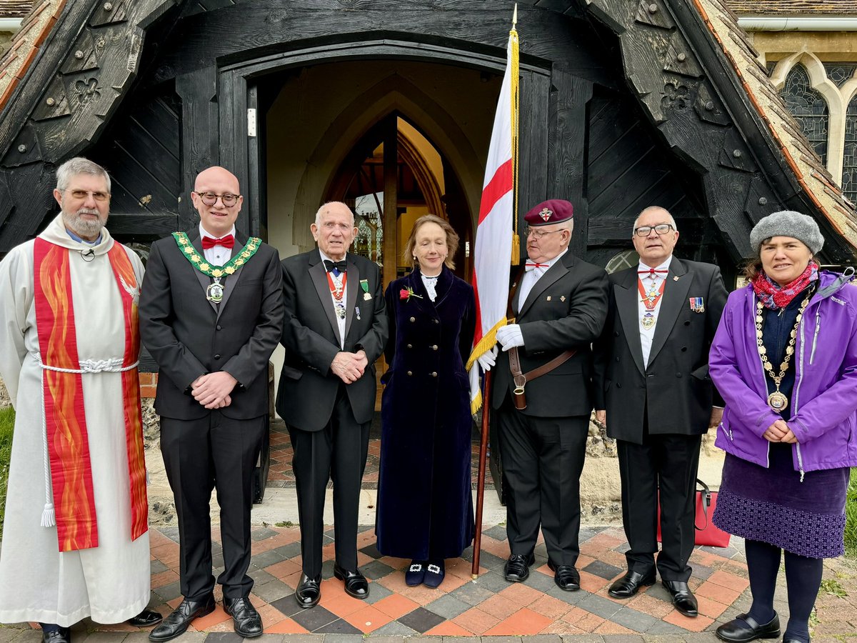 Yesterday on St George’s Day I raised the flag at the council office on behalf of Polegate Town Council. I then joined the High Sheriff of East Sussex Lucinda Fraser DL and the Mayor of Seaford Cllr Olivia Honeyman for a service in Seaford hosted by the Royal Society of St George