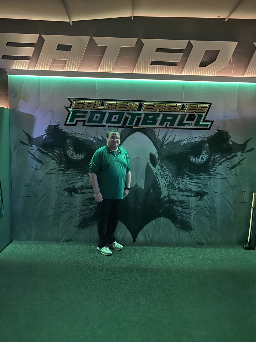 Was hanging out with @Coach_Potter and @BPort_Football staff today. I’m ready to drop the hammer on the 2024 season! #UndefeatedEffort #d3football