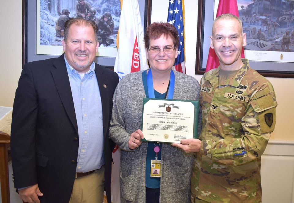 #WorkforceWednesday 
Col. Ronnie Anderson Jr., JMC’s commander, recognized Ms. Sheighla R. Burns, Supervisor Inventory Management Specialist at Blue Grass Army Depot. Congratulations, Sheighla! #TeamJMC #TeamBGAD 

army.mil/article/275003

jmc.army.mil

@ArmyMateriel