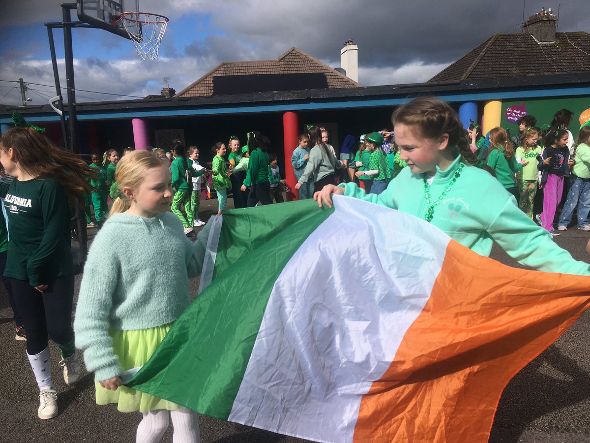 Bródúil a bheith Éireannach/inár gcónaí in Éirinn🇮🇪