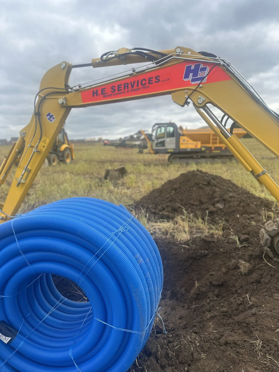 willoliver88's tweet image. Finally wheels are turning. All systems go!! @FarmservicesLtd in to do some remedial work. Maize planting with companion crop. #SpringFinally