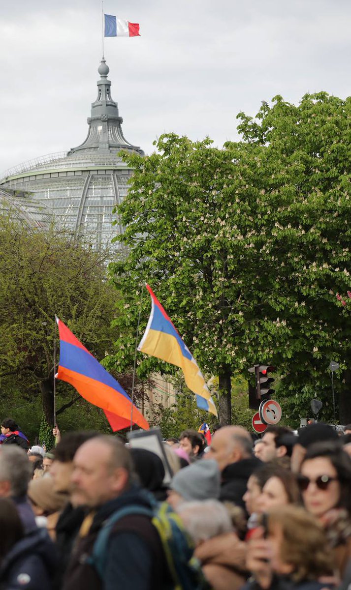 À Paris, nous commémorons le génocide des Arméniens de 1915, où des millions de personnes ont été tuées, massacrées. Nous ne pouvons laisser l’histoire se reproduire. Plus de 100 ans plus tard, le peuple d’Artsakh subit la volonté méthodique de nettoyage ethnique de…