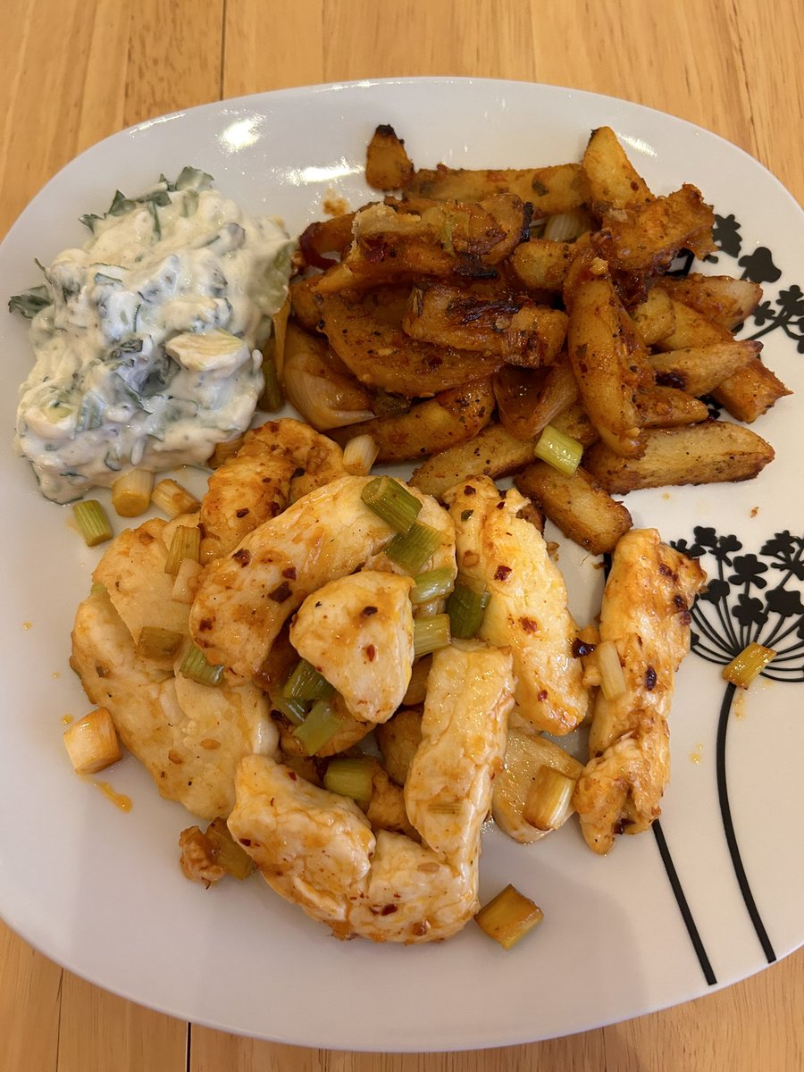Halloumi fried with fresh ginger, spring onions, garlic & chilli. Chips “baked” in sweet chilli sauce with a mint, parsley, avocado and lime yoghurt sauce.. vegetarian dinner for one. Maybe not @MasterChefUK standard but I’m stuffed and was delicious #vegetarianfood