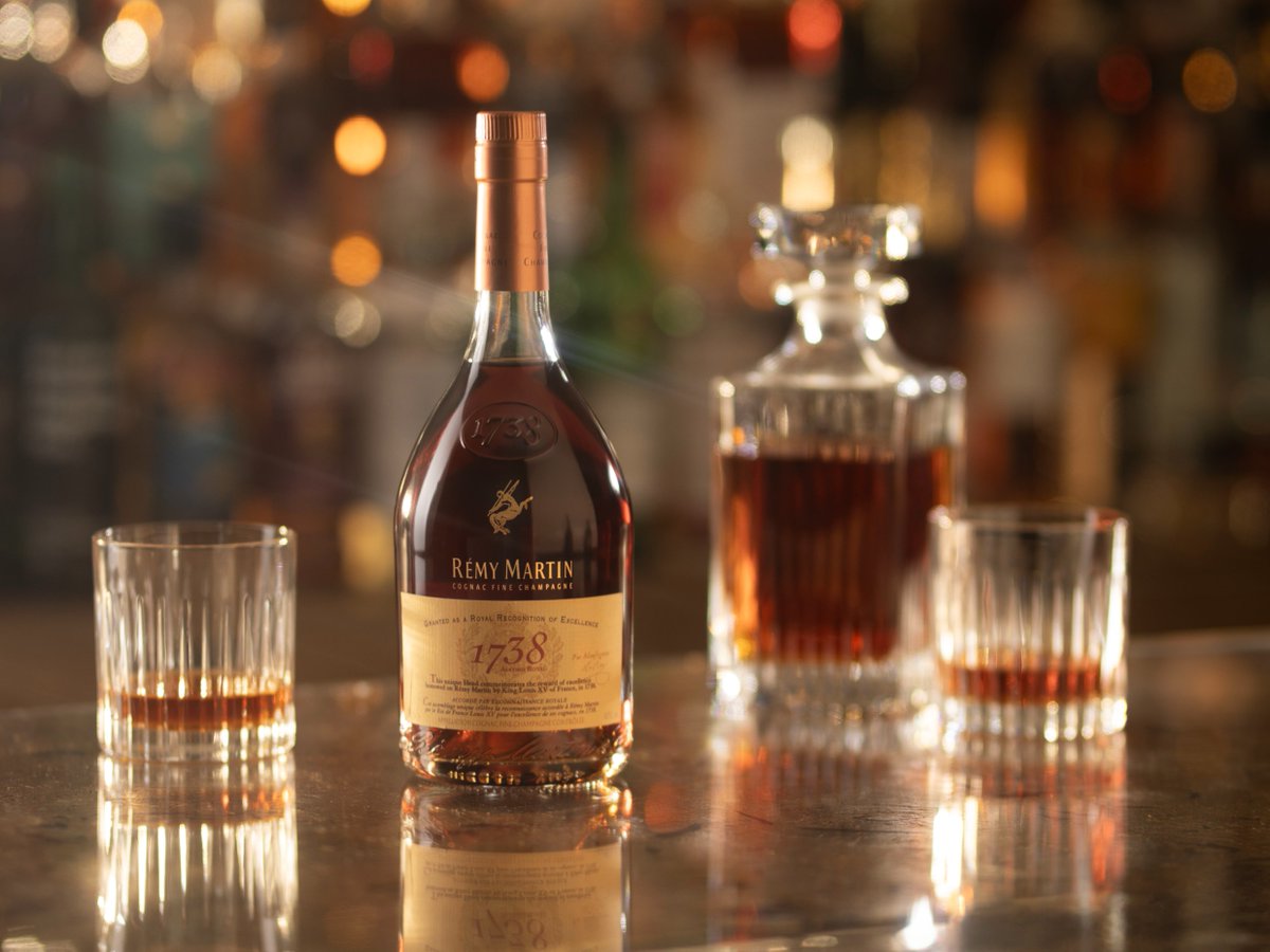 This rich, fruity blend is a great all-rounder, equally at home savored neat or in cocktails like the Sidecar. masterofmalt.com/cognac/remy-ma…