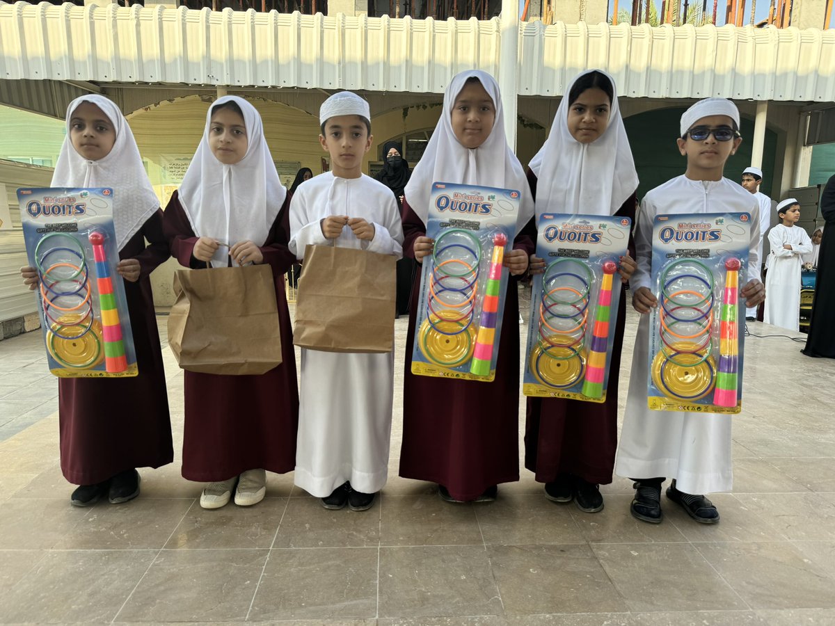 كرم فريق (كن ذا أثر )الطلاب الفائزين و المشاركين في مسابقة تصميم مقطع عن فعاليات العيد لطلاب الصف الثالث.
#تعلم_مستدام 
#تعليمية_البريمي
#مدارس_البريمي
