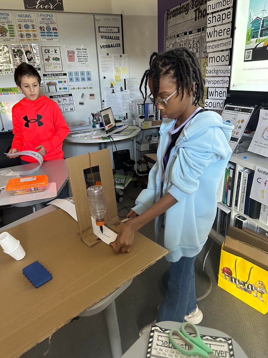🌍📏 Shaking up science class with DIY seismographs! Our students get creative with everyday materials, simulating earthquake readings in a fun and educational way. #HandsOnLearning #ScienceFun #TheHaltonSchool