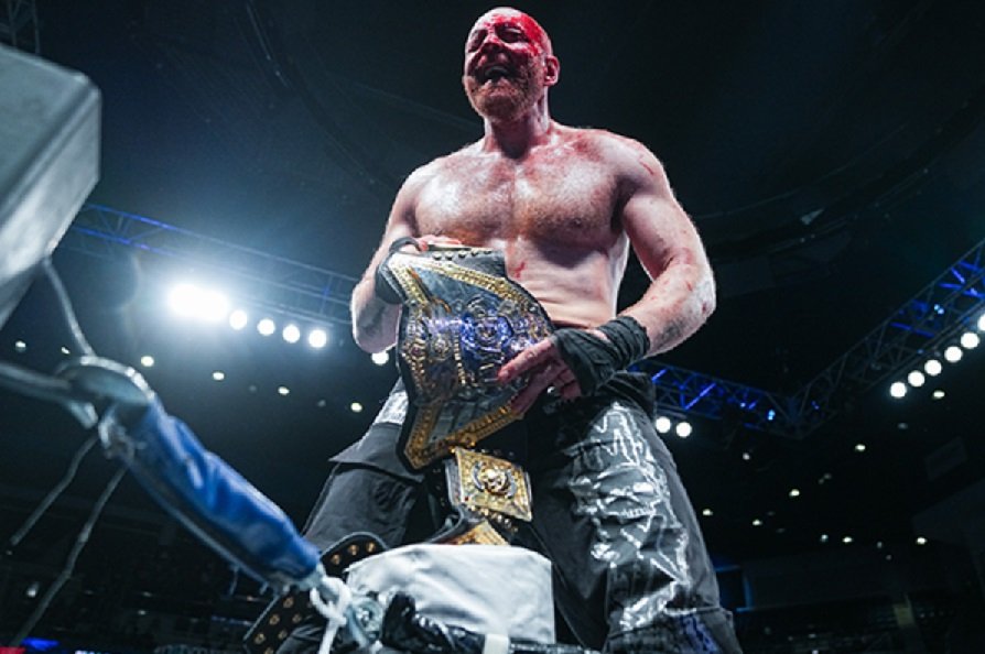 Jon Moxley: 'There was an icy relationship back then between AEW and New Japan. I was completely neutral. For a moment, it seemed like I was going to have to pick one or the other, but I said, fuck that, I’m going to do both.' si.com/fannation/wres…