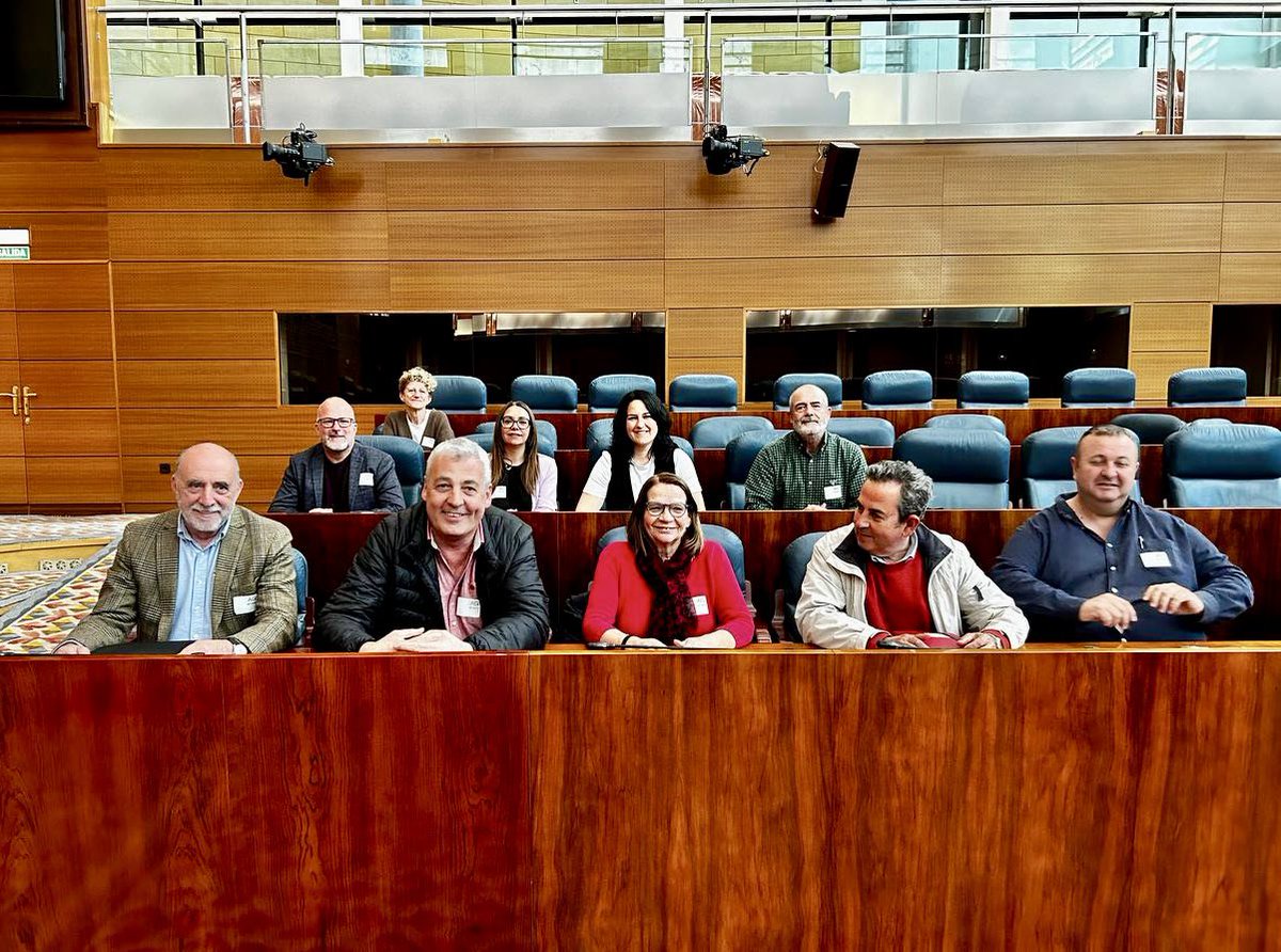RmcMadrid's tweet photo. Hoy los alcaldes/as de la RMC hemos visitado la Asamblea de Madrid, junto con el Grupo Parlamentario @MasMadrid__ que nos ha abierto sus puertas para trabajar desde esta institución todo lo relativo al municipalismo.

Gracias!! https://t.co/7anXgdgDsL
