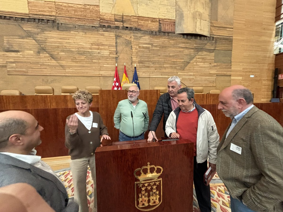 RmcMadrid's tweet photo. Hoy los alcaldes/as de la RMC hemos visitado la Asamblea de Madrid, junto con el Grupo Parlamentario @MasMadrid__ que nos ha abierto sus puertas para trabajar desde esta institución todo lo relativo al municipalismo.

Gracias!! https://t.co/7anXgdgDsL