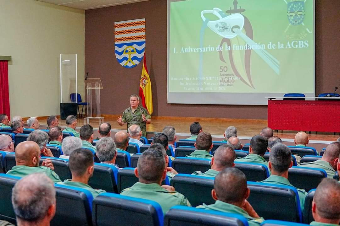 Con motivo del L Aniversario de la AGBS, hoy se ha celebrado una conferencia en la Base 'Ávarez de Sotomayor', con asistencia del personal de las Unidades alli alojadas, acerca de su creacion y de la evolución de la Academia y de la escala de Suboficiales en estos 50 años.