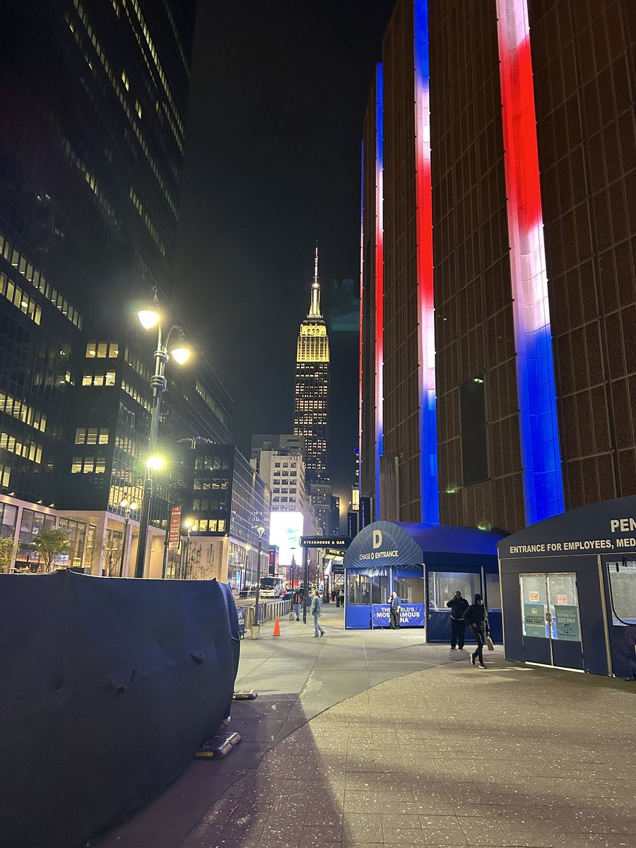 Johnson_Sean's tweet photo. 📍NYC

First mini-week in the office with @snapbacksports. Got @Alex_Up7 onboard with @snapbackbets. Strategy &amp; planning with @jacksettleman / @AlexSheinman / @csett13. Bullied in ping-pong by @nickercolano. What a start - only up from here and bigger things ahead for our crew. https://t.co/OS82FNTQpw