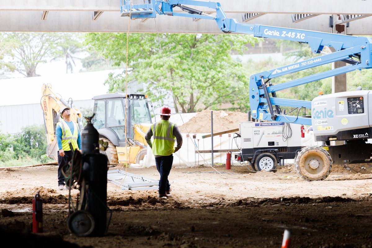 ¡El nuevo Centro de Salud de Vieques va a toda marcha! En estos cinco meses, se ha logrado edificar la Unidad de Diálisis permanente, parte del estacionamiento, la sala de tratamiento de trauma y obstetricia, y otras obras auxiliares como el cuarto de máquinas. Este proyecto es…