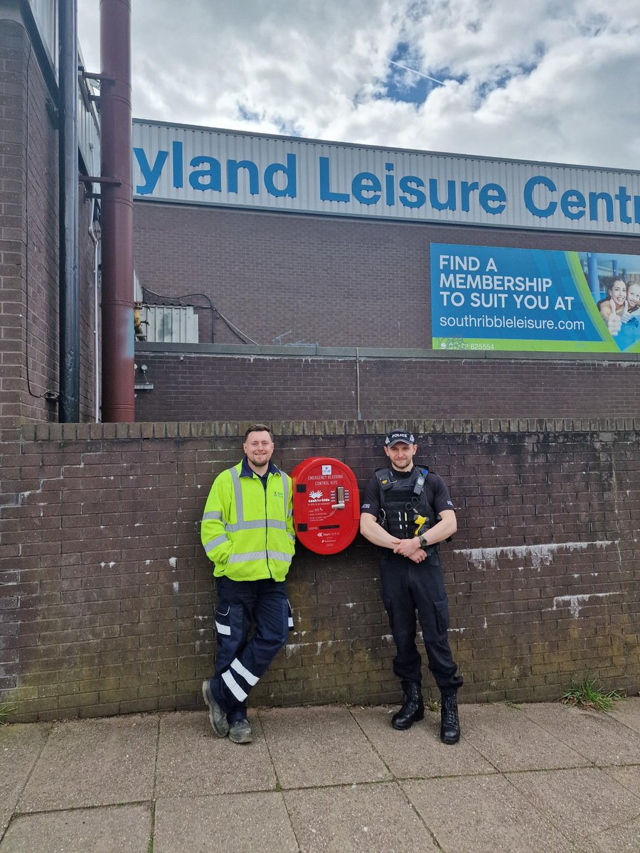 One of two installed at Leyland Leisure Centre across from Leyland Police station 👌❤️ Thanks to Sgt Nick Miller @LancsVRN @in_mcginty @SthRibblePolice @southribblebc @cashforkidsLANC @LancsPCC