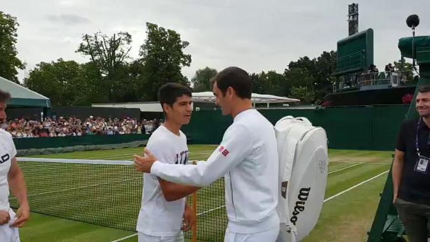 Nunca había visto esta imagen😮 Roger y Carlos en Wimbledon.