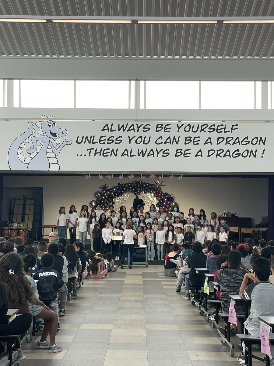 Ullom Dragons tweet media