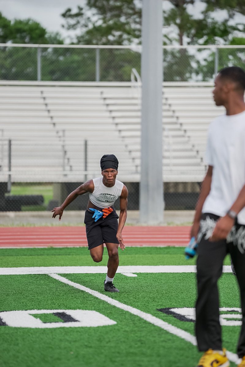 Slidellhighfb's tweet photo. “In every challenge, lies an opportunity to exceed your limits. Believe in yourself, for you hold the power to make the impossible possible.” - The Dell
#DPS #TigerSpeed #TheDell https://t.co/H9h1FgRAEm