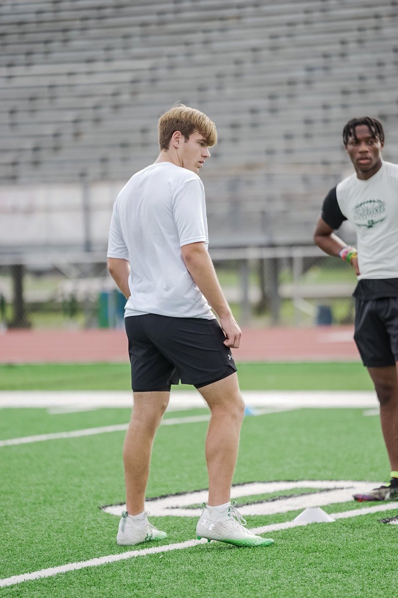 Slidellhighfb's tweet photo. “In every challenge, lies an opportunity to exceed your limits. Believe in yourself, for you hold the power to make the impossible possible.” - The Dell
#DPS #TigerSpeed #TheDell https://t.co/H9h1FgRAEm