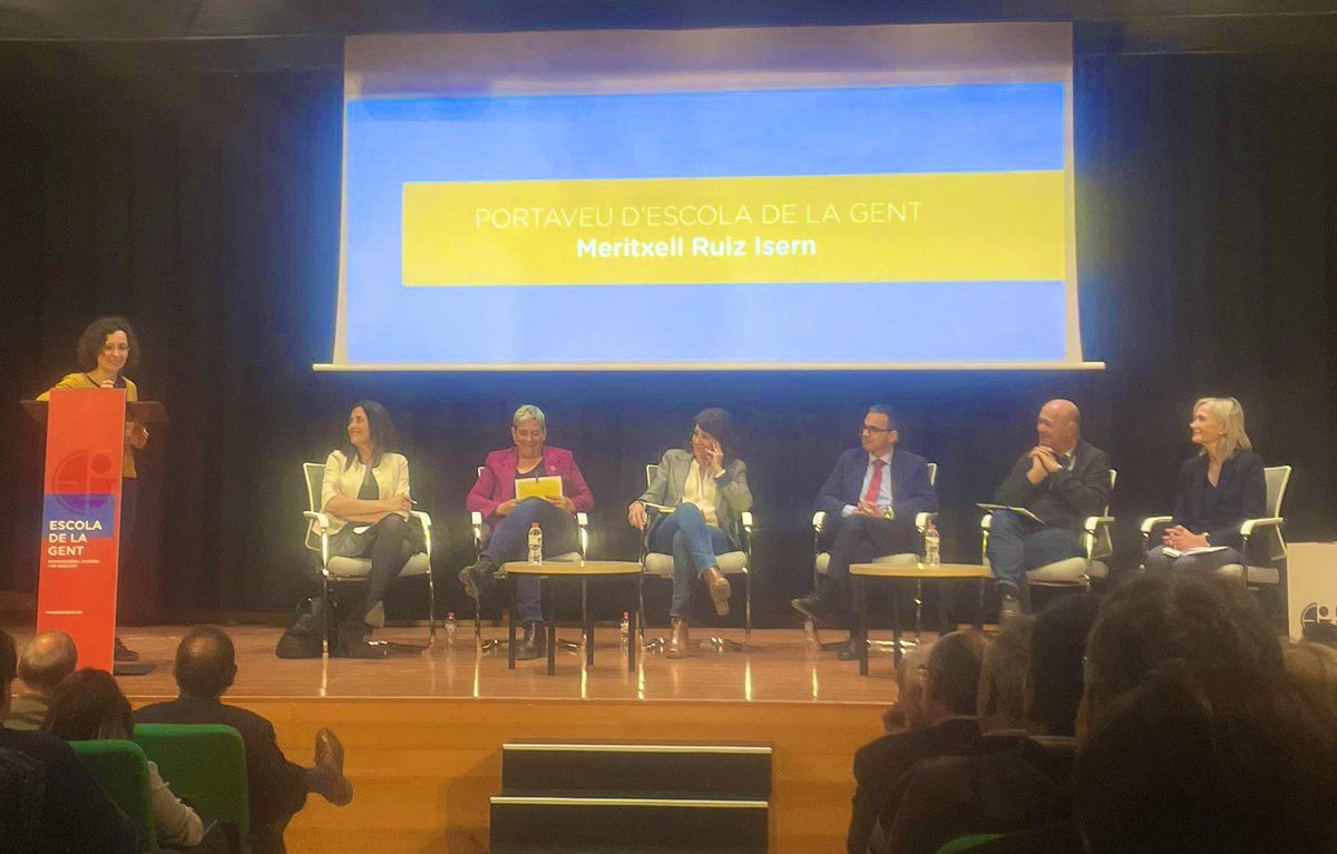 Meritxell @RuizIsern, portaveu de l’@escoladelagent, agraeix als partits polítics l’assistència al debat #acordsxeducació i el seu compromís per l’estabilitat del servei educatiu català: “Feia temps que no se sentia un consens sobre la realitat de l’escola d’iniciativa social”.