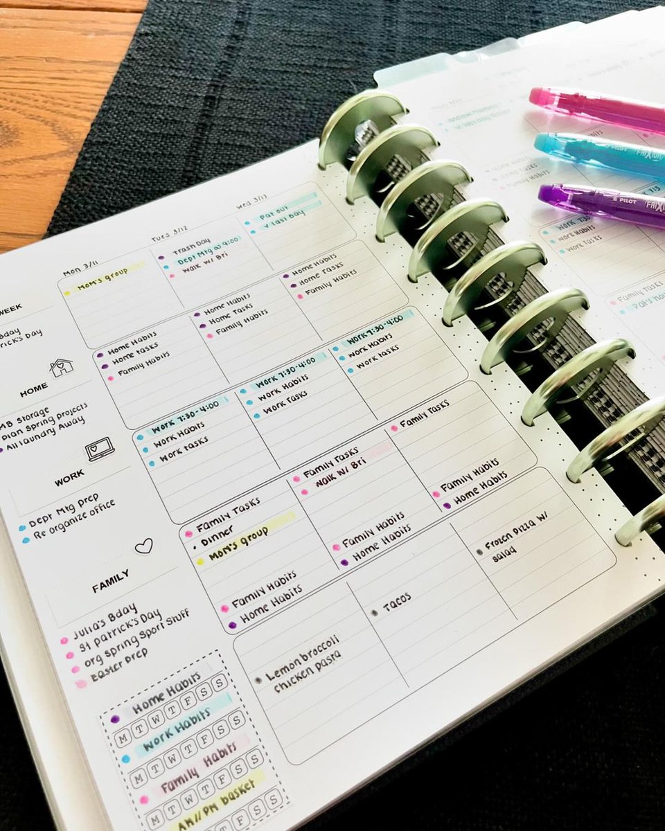 We're loving how @ organizedlittlelady_plans uses FriXion Markers and Synergy pens to plan her week! 😍🖊️

#powertothepen #pilotpen #pilotpenusa #FriXion #FriXionMarkers #erasablepens #FriXionSynergy