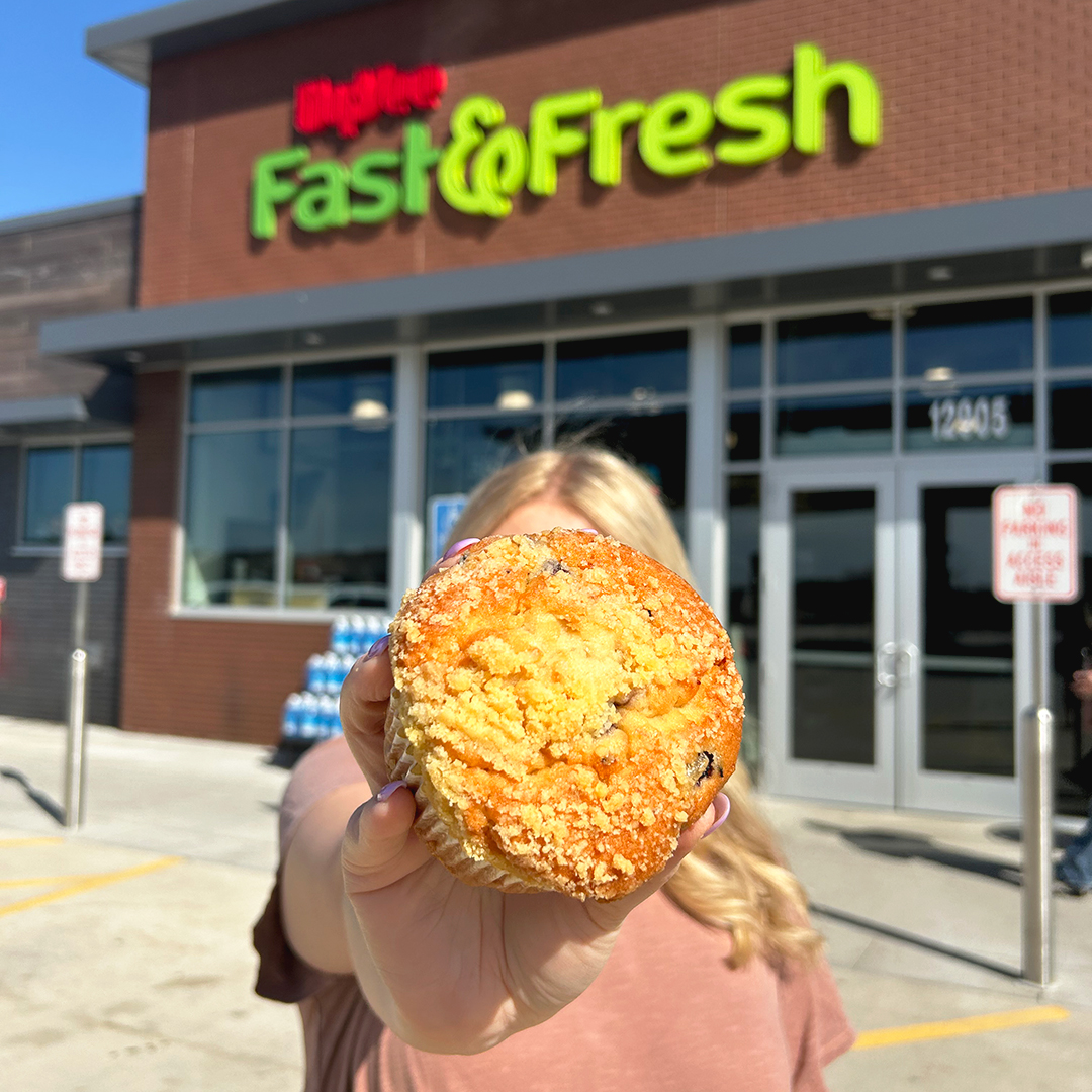 Blinded by our love for Hy-Vee Fast & Fresh. 🤩 Show your love by voting for Hy-Vee Fast & Fresh as America's Best Gas Station every day through May 6! VOTE HERE 👉 ms.spr.ly/6013Yy12b